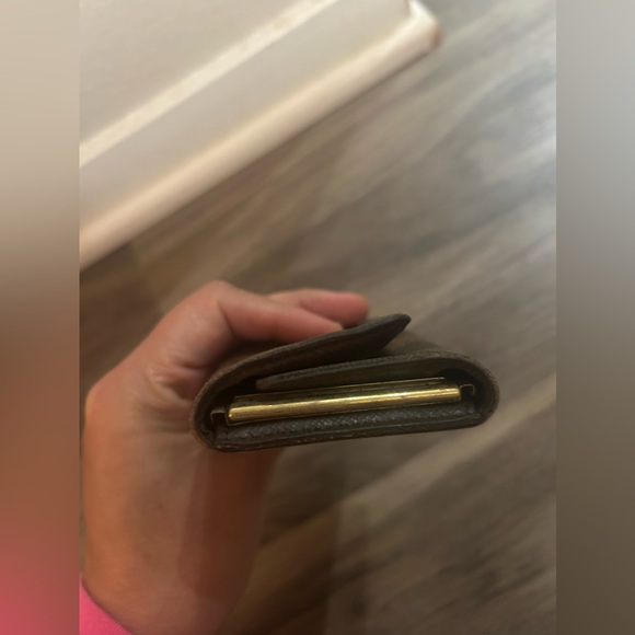 LV Damier Ebene Multicles 6 Key Holder - Picture 4 of 7